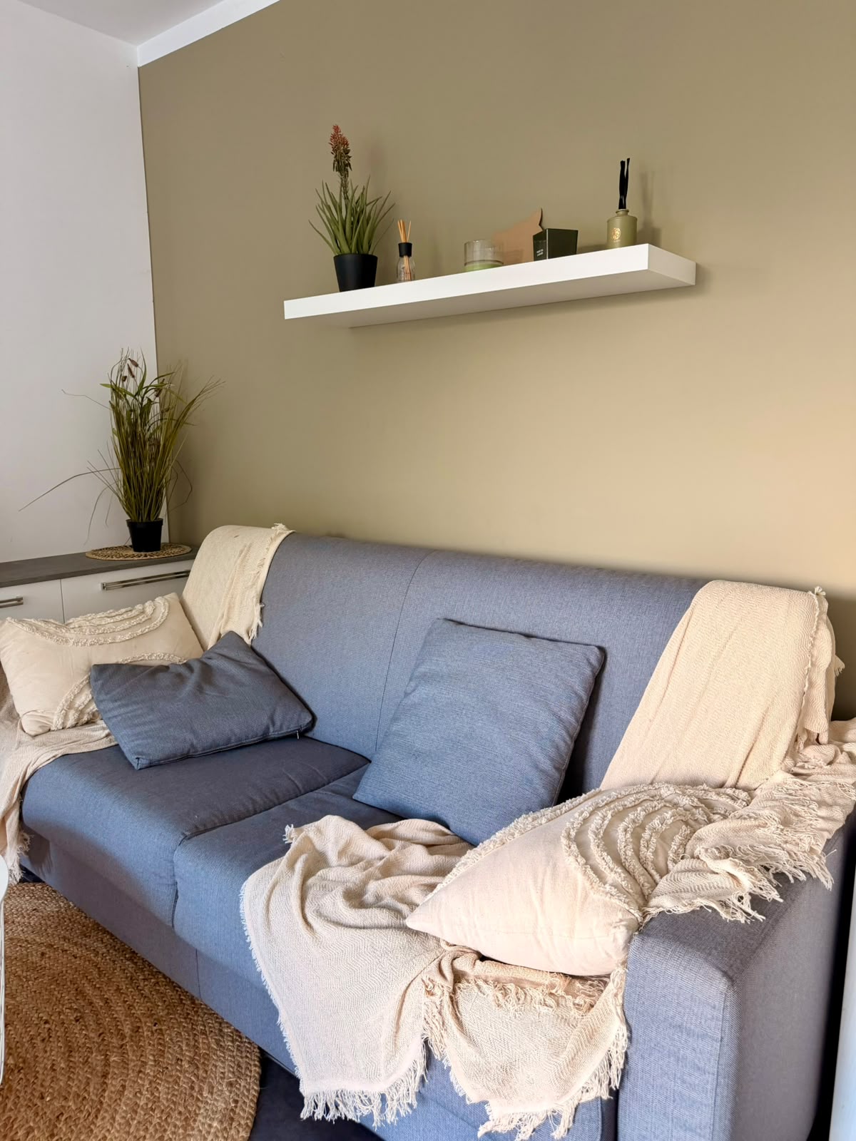 Sofa i dodatki